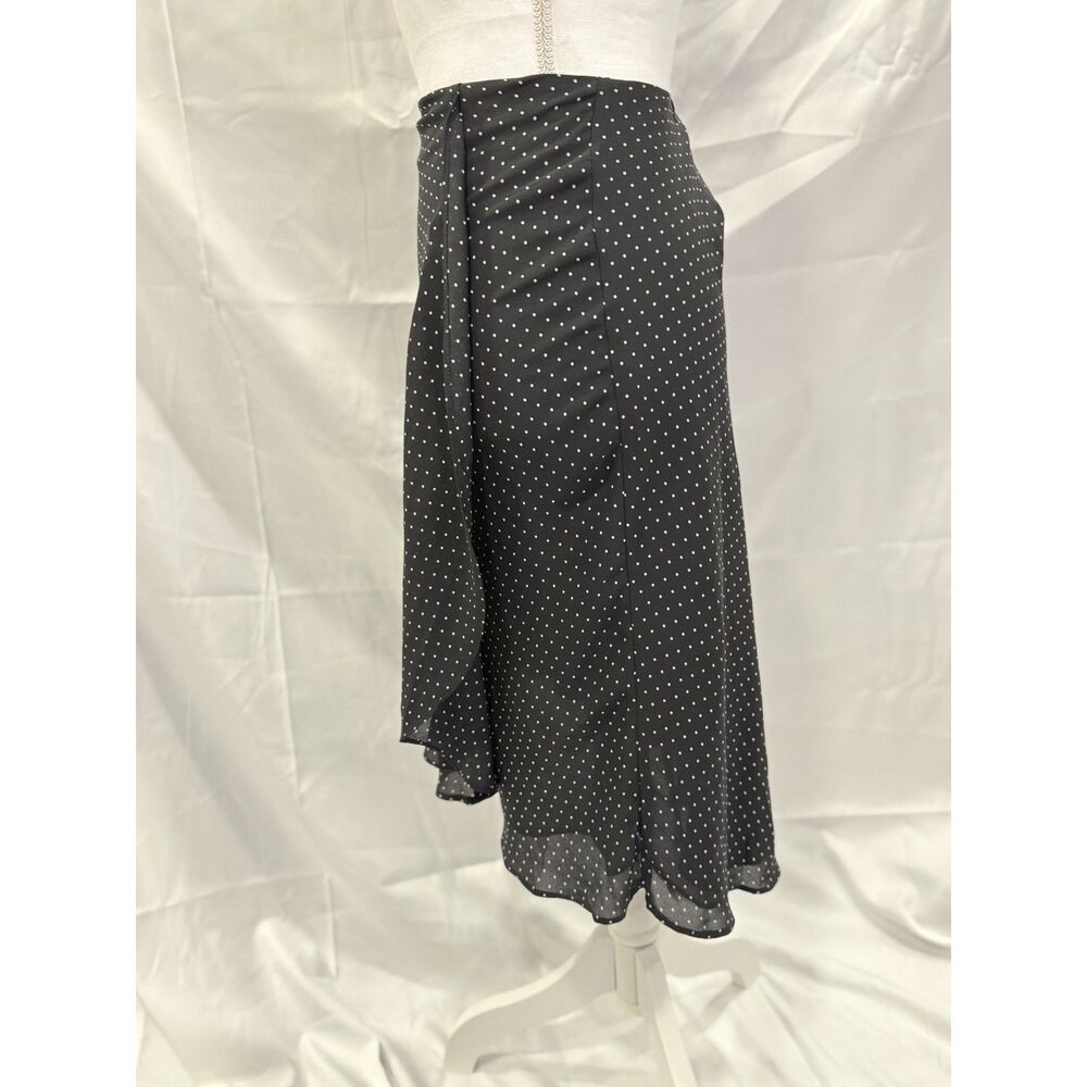 Tahari. NWT. Flounce Side Midi Skirt. Black and White Dots. Size 6.